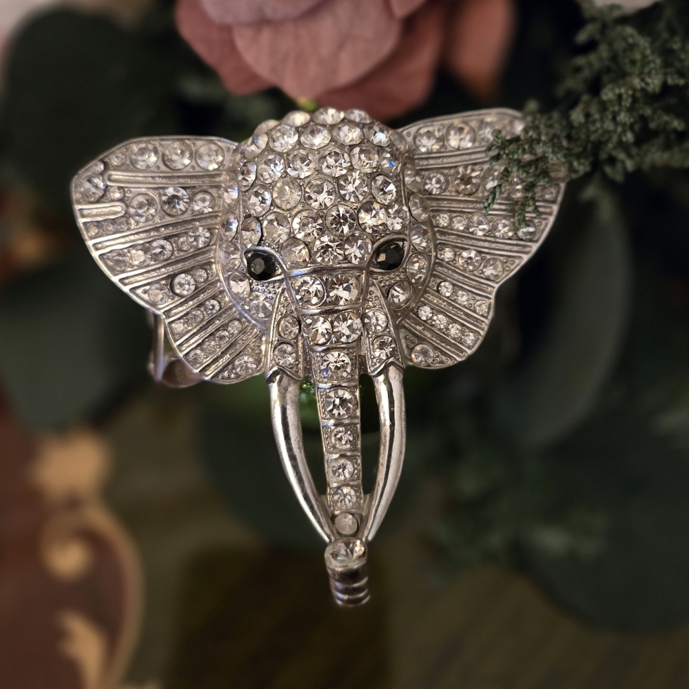 LARGE ElLEPHANT RHINESTONE  Stretch Bracelet - Silvertone